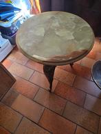 Klein salontafel,bovenstuk marmer,de voetstukken koper, Ophalen