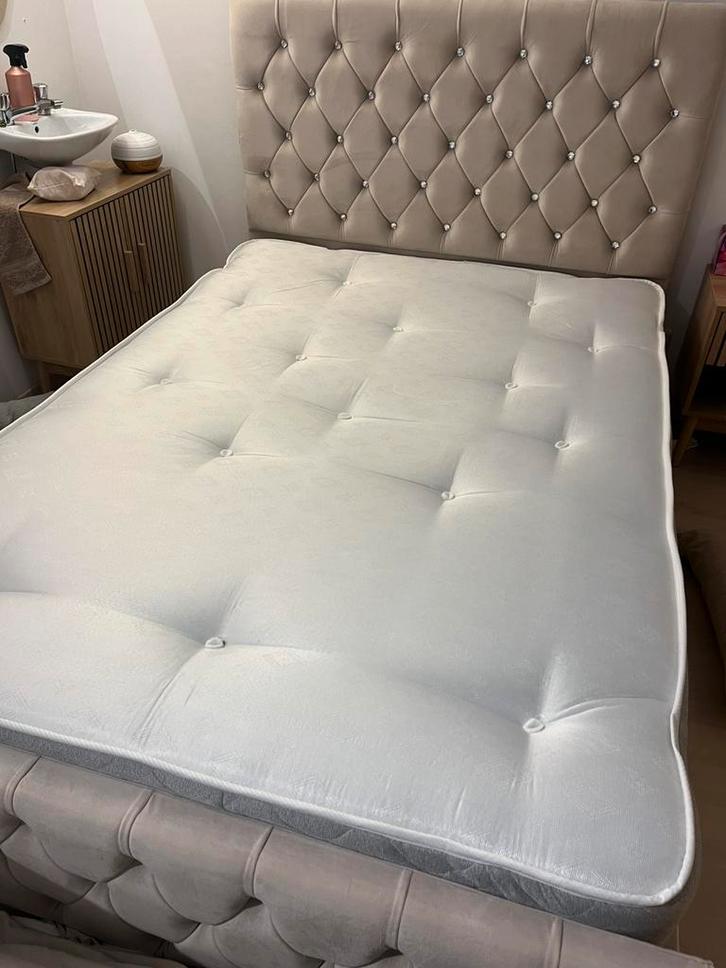 Nieuw 140 x 200 Matras + evt topper (2 maanden gebruikt), Huis en Inrichting, Slaapkamer | Boxsprings, Zo goed als nieuw, 200 cm