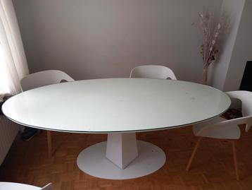 Table à manger ovale moderne avec plateau en verre 