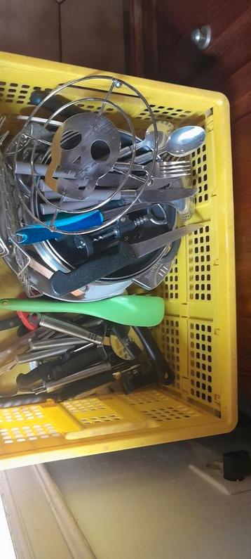 Keukengerei  beschikbaar voor biedingen