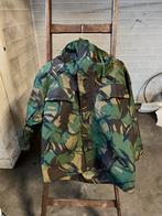 Camouflagejas met capuchon (bosprint), Ophalen