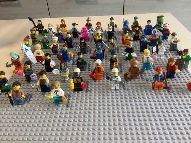 Lego figuren 52 stuks + attributen, Kinderen en Baby's, Speelgoed | Duplo en Lego, Zo goed als nieuw, Lego, Losse stenen, Ophalen of Verzenden