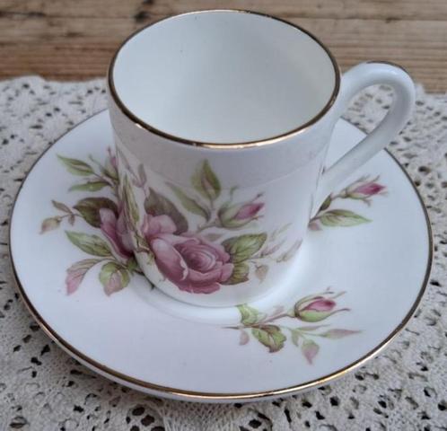 Kleine Engelse ( espresso) kop en schotel, Maison & Meubles, Cuisine | Vaisselle, Utilisé, Tasse(s) et/ou soucoupe(s), Autres styles