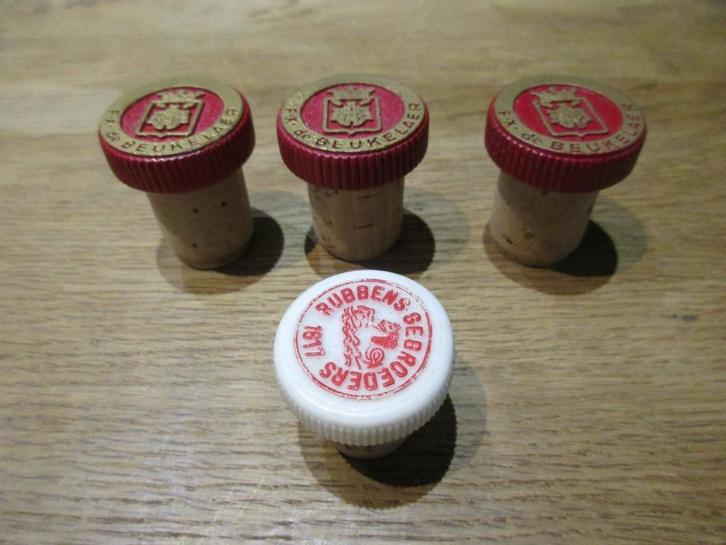 4 KURK STOPPEN DE BEUKELAER ANTWERPEN RUBBENS ZELE STOKERIJ, Verzamelen, Biermerken, Zo goed als nieuw, Overige typen, Ophalen of Verzenden