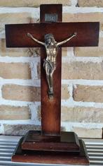 Staand houten kruisbeeld met koper, Enlèvement ou Envoi