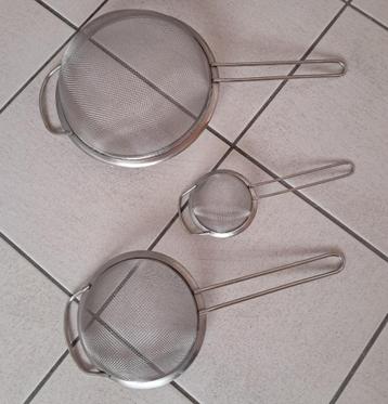 Set van 3 keukenzeefjes beschikbaar voor biedingen