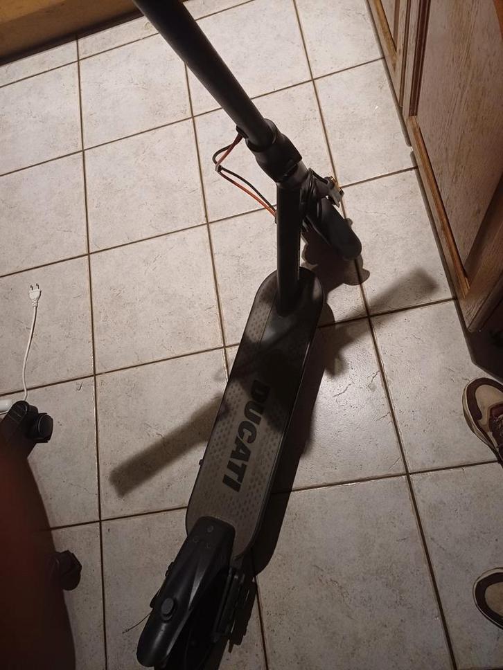 Elektrische step ducati, Fietsen en Brommers, Steps, Ophalen