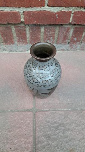 Vase ancien avec statues de canards, Enlèvement