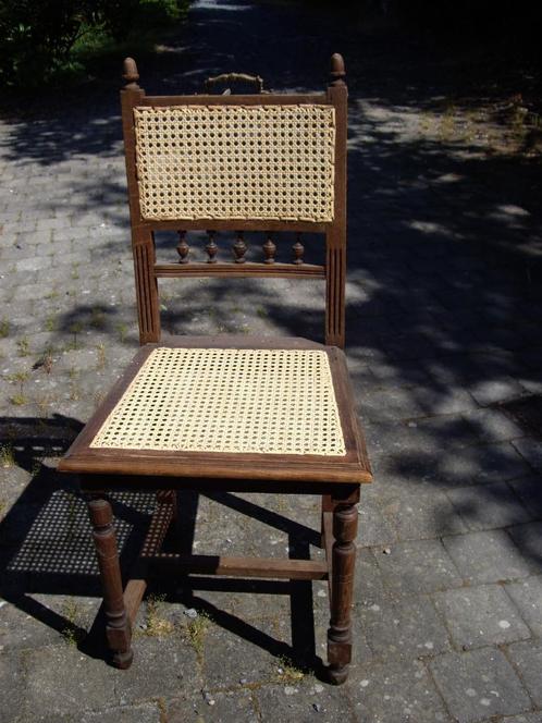 2 chaises cannées du même style avec poignées en cuivre, Antiquités & Art, Antiquités | Meubles | Chaises & Canapés, Enlèvement