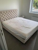 Beige Suede Queen bed, Huis en Inrichting, Slaapkamer | Bedden, Ophalen, Beige, Luxe, klassiek, Tweepersoons