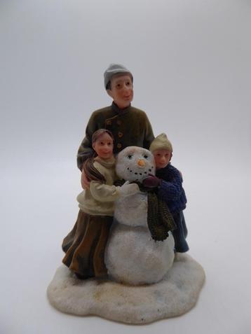 Luville item  --  three hotelguest build a snowman - 600688 beschikbaar voor biedingen