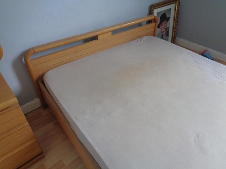 Dubbel bed, 2 nachttafels en 1 spiegel, Huis en Inrichting, Slaapkamer | Complete slaapkamers, Gebruikt, Tweepersoons, Ophalen