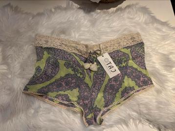 TAJ by Sabrina Crippa zijde short. Maat L beschikbaar voor biedingen