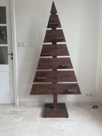 Houten kerstboom met verlichting, en accessoires beschikbaar voor biedingen