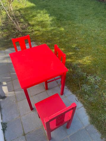 Kindertafel IKEA met drie stoeltjes, Kinderen en Baby's, Kinderkamer | Tafels en Stoelen, Ophalen