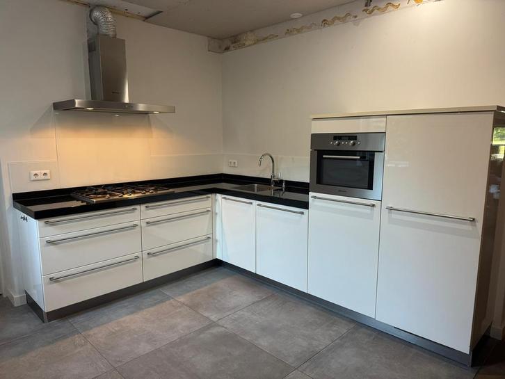 Nette Hoogglans Witte Hoekkeuken + Apparatuur GEDEMONTEERD, Huis en Inrichting, Keuken | Complete keukens, Hoekkeuken, Wit, Graniet of Steen