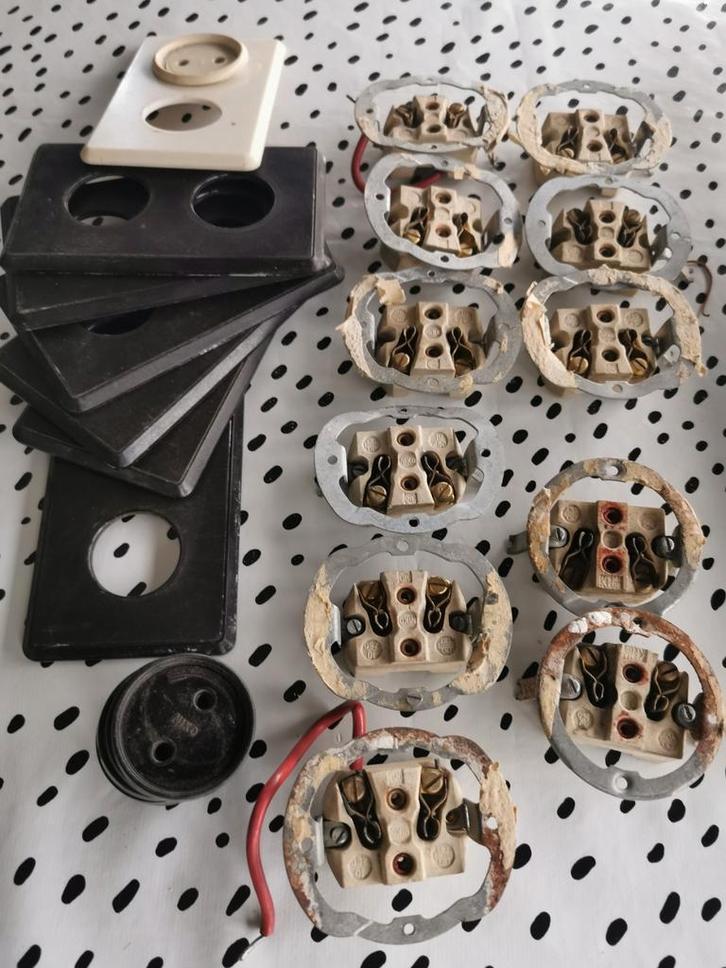 Pakket Niko stopcontacten vintage - art déco, Doe-het-zelf en Bouw, Elektriciteit en Kabels, Gebruikt, Stopcontact, Ophalen of Verzenden