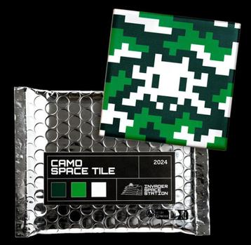 Invader, Camo Space tegel, groen-zwart-wit beschikbaar voor biedingen