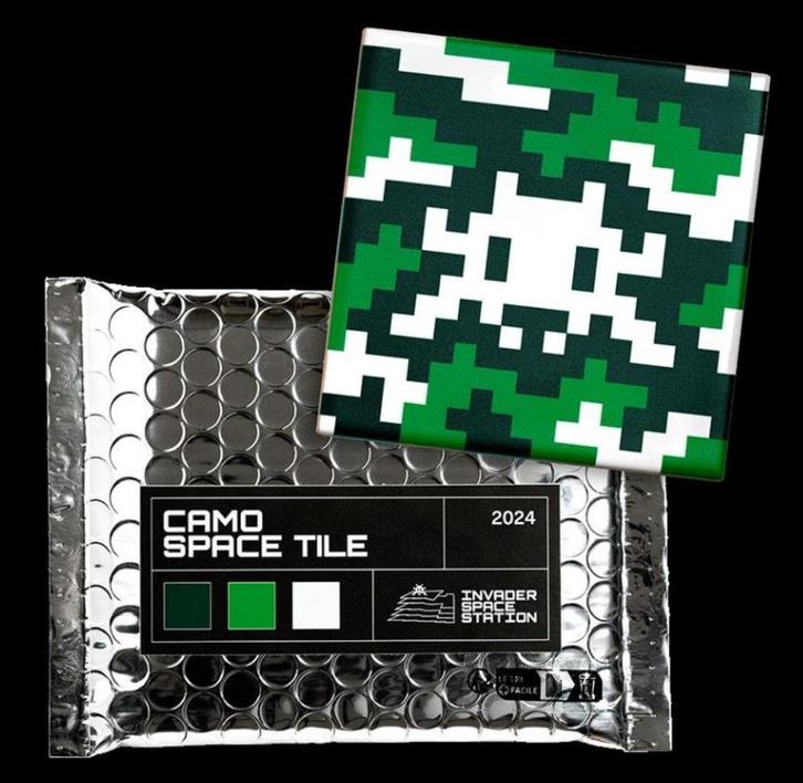 Invader, Camo Space tegel, groen-zwart-wit, Antiek en Kunst, Kunst | Overige Kunst, Ophalen of Verzenden