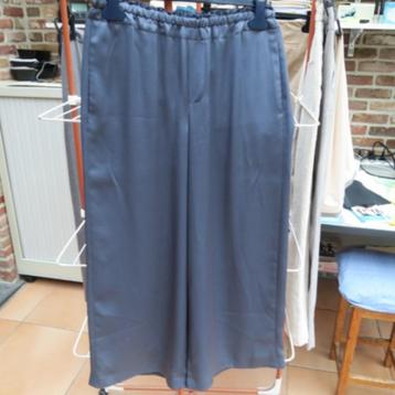 Broek blauw glanzend elast. tailleband Vince mt 36-38 disponible aux enchères