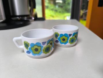 2 petites tasses Arcopal modèle Lotus, Enlèvement ou Envoi