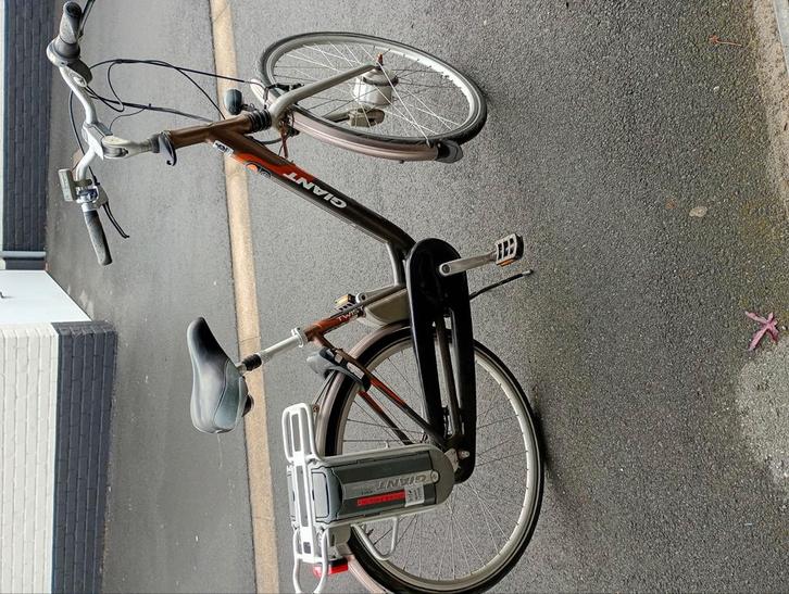 Electrische fiets giant dames., Fietsen en Brommers, Elektrische fietsen, Gebruikt, Giant, Ophalen