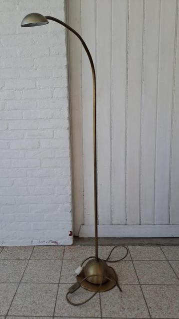 Staanlamp goudkleurig  beschikbaar voor biedingen