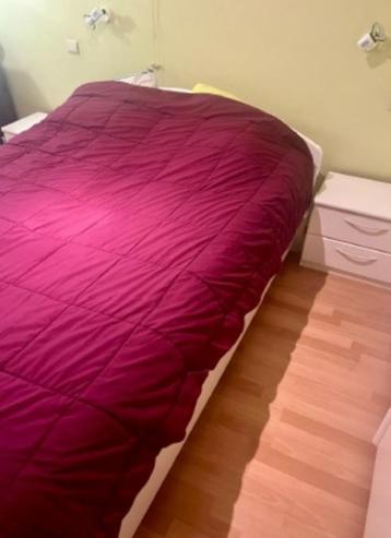Bed met lattoflex beschikbaar voor biedingen