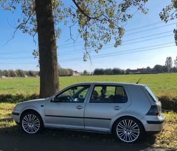 Golf 4 1.6 SR essence avec jantes R32 