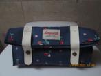 Trousse de maquillage bleue avec cerises., Handtassen en Accessoires, Toilettassen, Ophalen, Nieuw, Blauw, Heer of Dame
