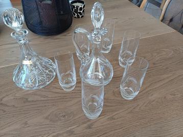 Kristallen karaf en glazen beschikbaar voor biedingen