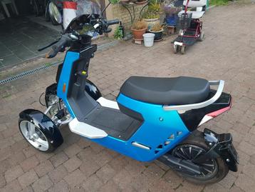 Aussi bon que la trottinette 3 roues neuve de Vigorous, Enlèvement, Comme neuf
