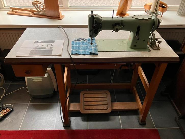 Gritzner/pfaff industriele zigzag naaimachine, Hobby en Vrije tijd, Naaimachines en Toebehoren, Naaimachine, Pfaff, Ophalen
