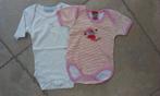 1 euro koopjes: 2 mooie body's mt 68 - 74, Enfants & Bébés, Vêtements de bébé | Taille 68, Enlèvement ou Envoi, Utilisé, Fille