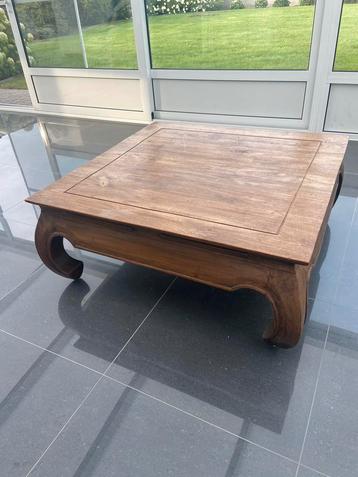 Houten salontafel beschikbaar voor biedingen
