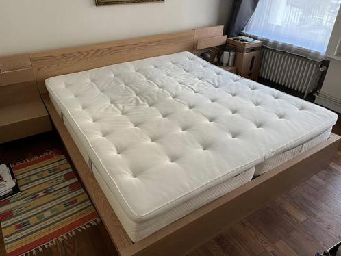 Ensemble lit 2 pers. + tables de chevet + matelas + sur-mate, Huis en Inrichting, Slaapkamer | Bedden, Zo goed als nieuw, Twijfelaar