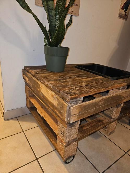 Pallet salontafel op wieltjes., Huis en Inrichting, Tafels | Salontafels, Ophalen