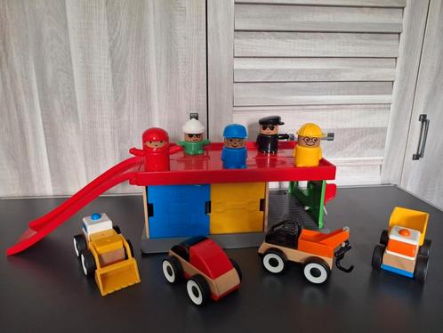 Garage met extra voertuigen en poppetjes van Ikea, Kinderen en Baby's, Speelgoed |Speelgoedvoertuigen, Zo goed als nieuw, Ophalen of Verzenden
