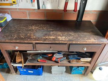 Gebruikte houten werkbank beschikbaar voor biedingen
