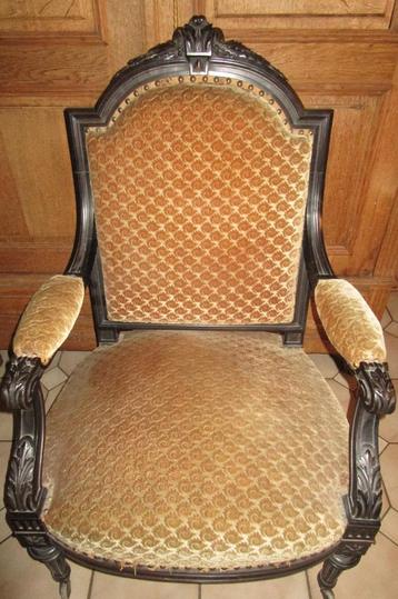 antieke zetel afkomstig uit kasteel beschikbaar voor biedingen