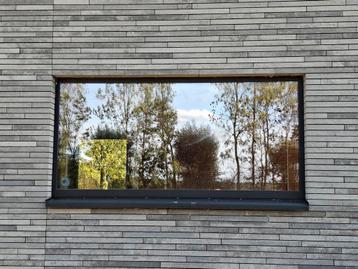 aluminium raam met dubbele beglazing. beschikbaar voor biedingen