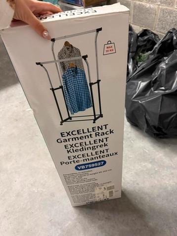 Kledingrek beschikbaar voor biedingen