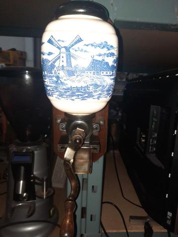 Vintage koffiemolen Holland Delft Blauw en Wit met deksel beschikbaar voor biedingen