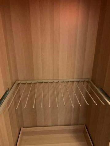 Broekenlade beschikbaar voor biedingen