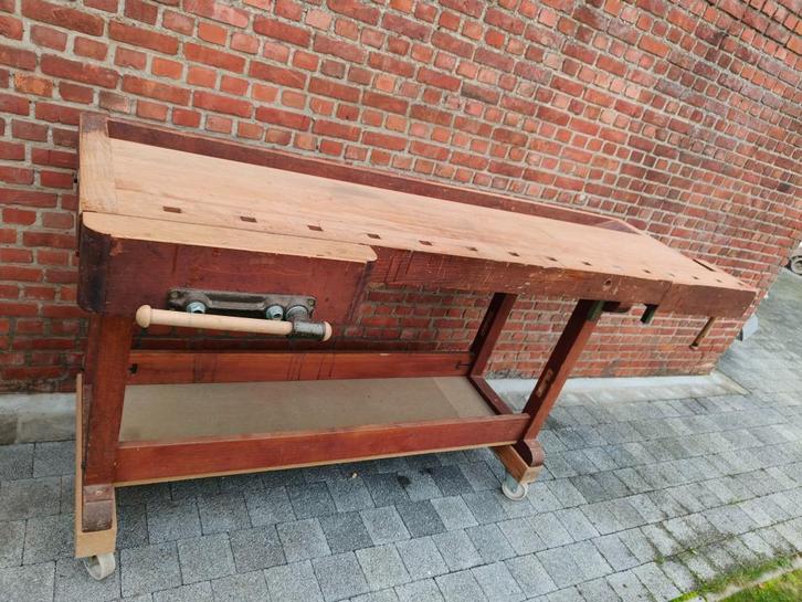 Houten Werkbank met twee bankschroeven, Doe-het-zelf en Bouw, Werkbanken, Zo goed als nieuw, Bankschroef, Ophalen