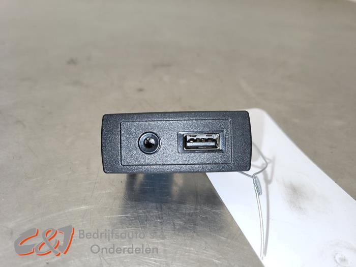 AUX/USB aansluiting van een Mercedes Vito, Auto-onderdelen, Elektronica en Kabels, Mercedes-Benz, Gebruikt, 3 maanden garantie