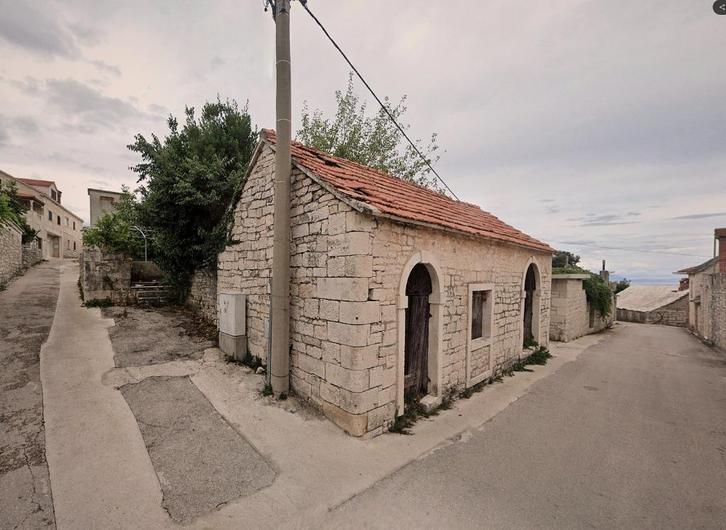 A stone house in Selca, the island of Brač, Croatia., Immo, Buitenland, Overig Europa, Woonhuis, Dorp