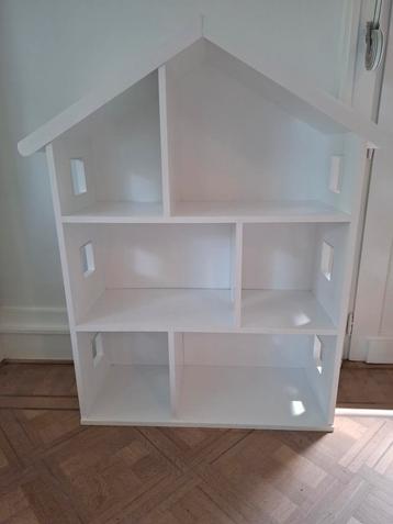 Handgemaakt poppenhuis beschikbaar voor biedingen