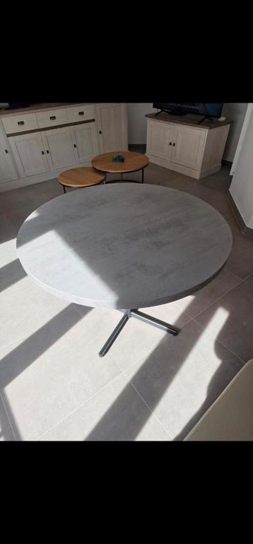 Moderne Ronde Eettafel  beschikbaar voor biedingen
