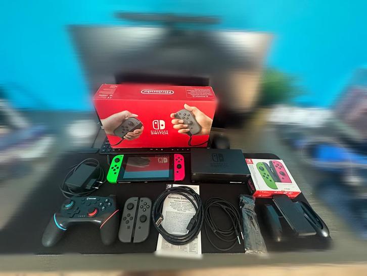 Switch V2 2019, Games en Spelcomputers, Spelcomputers | Nintendo Switch, Gebruikt, Met 3 controllers of meer, Met games, Met harde schijf